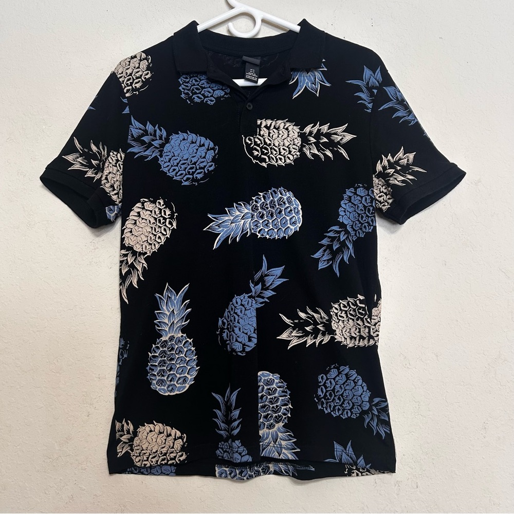 H&M Polo Shirt Men’s Size Medium Black Pineapple Print Hawaiian Aloha Collared